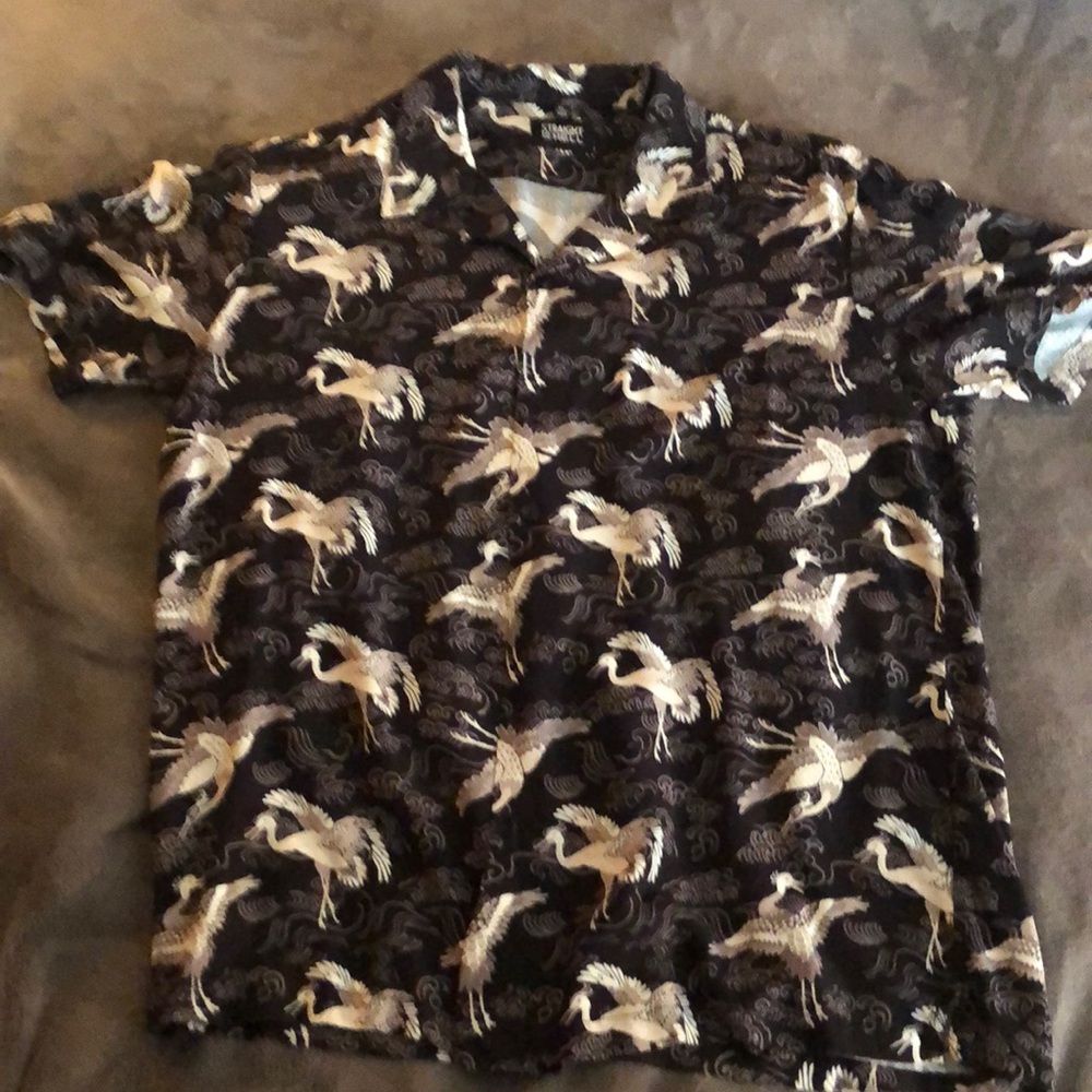 Straight to hell “Your bird can sing” short sleeve button down. Size XL.